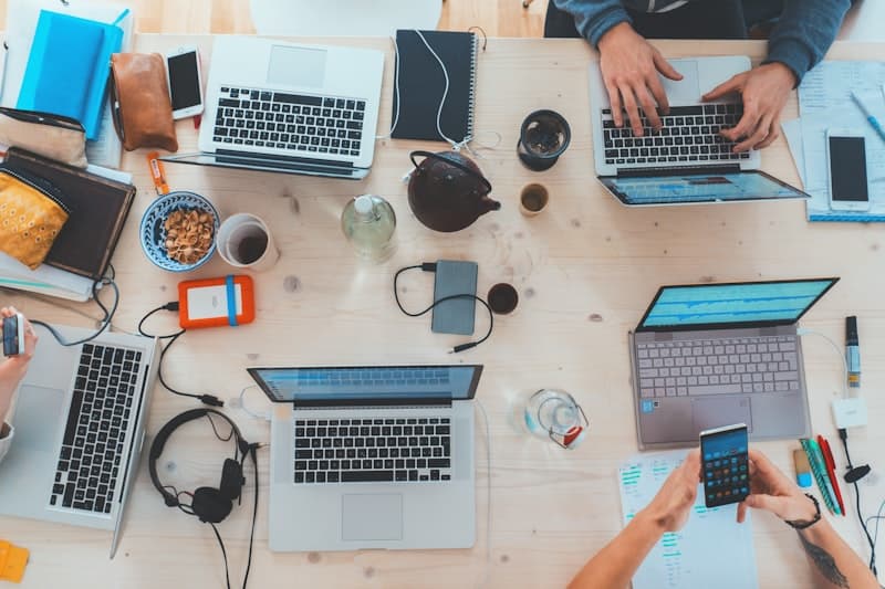 Digitale Arbeit am Laptop